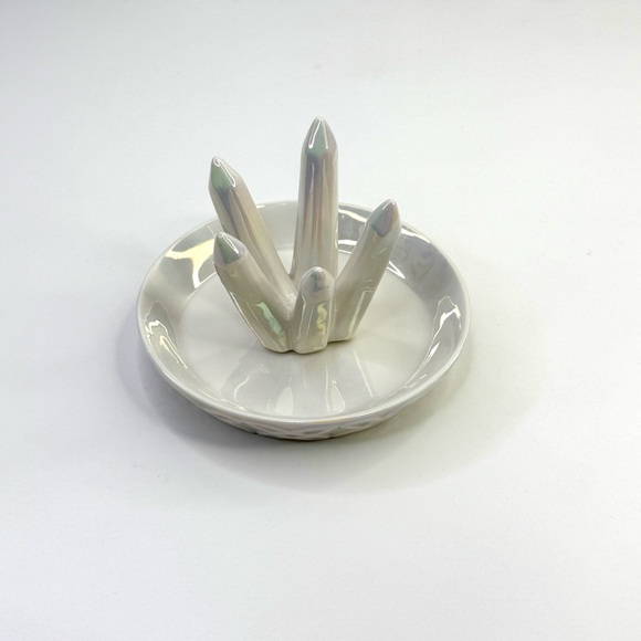 HOME SMILE White Crystal Cluster Shaped Jewelry Tray Ceramic Ring Holder - Picture 3 of 11